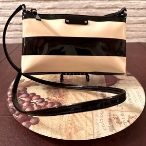 Kate Spade ♠️ Penn Valley Amy Patent Striped Crossbody bag w/Logo-Very Good Cond